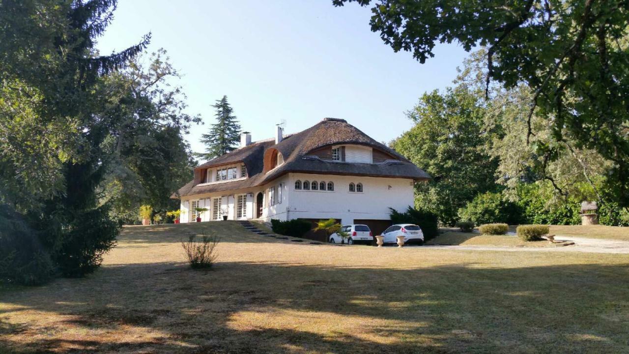 La Belle Chaumiere Panzió Bretagne-de-Marsan Kültér fotó