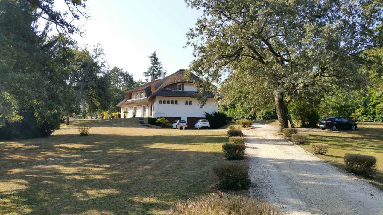 La Belle Chaumiere Panzió Bretagne-de-Marsan Kültér fotó